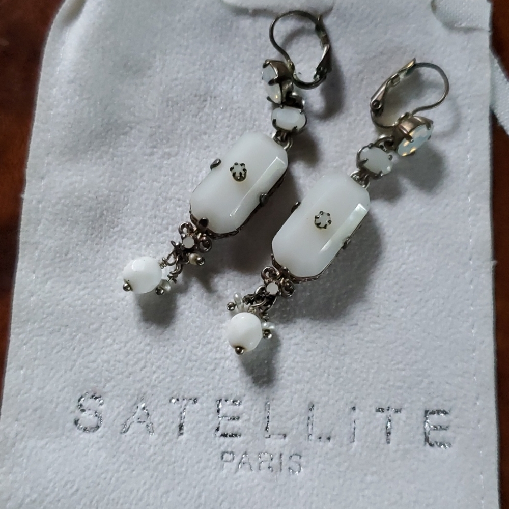 Satellite earrings Paris